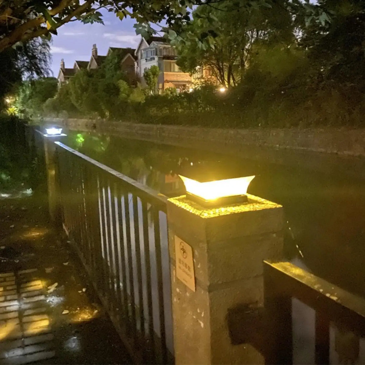 Borne Lumineuse Extérieure Solaire Noire – Ladio