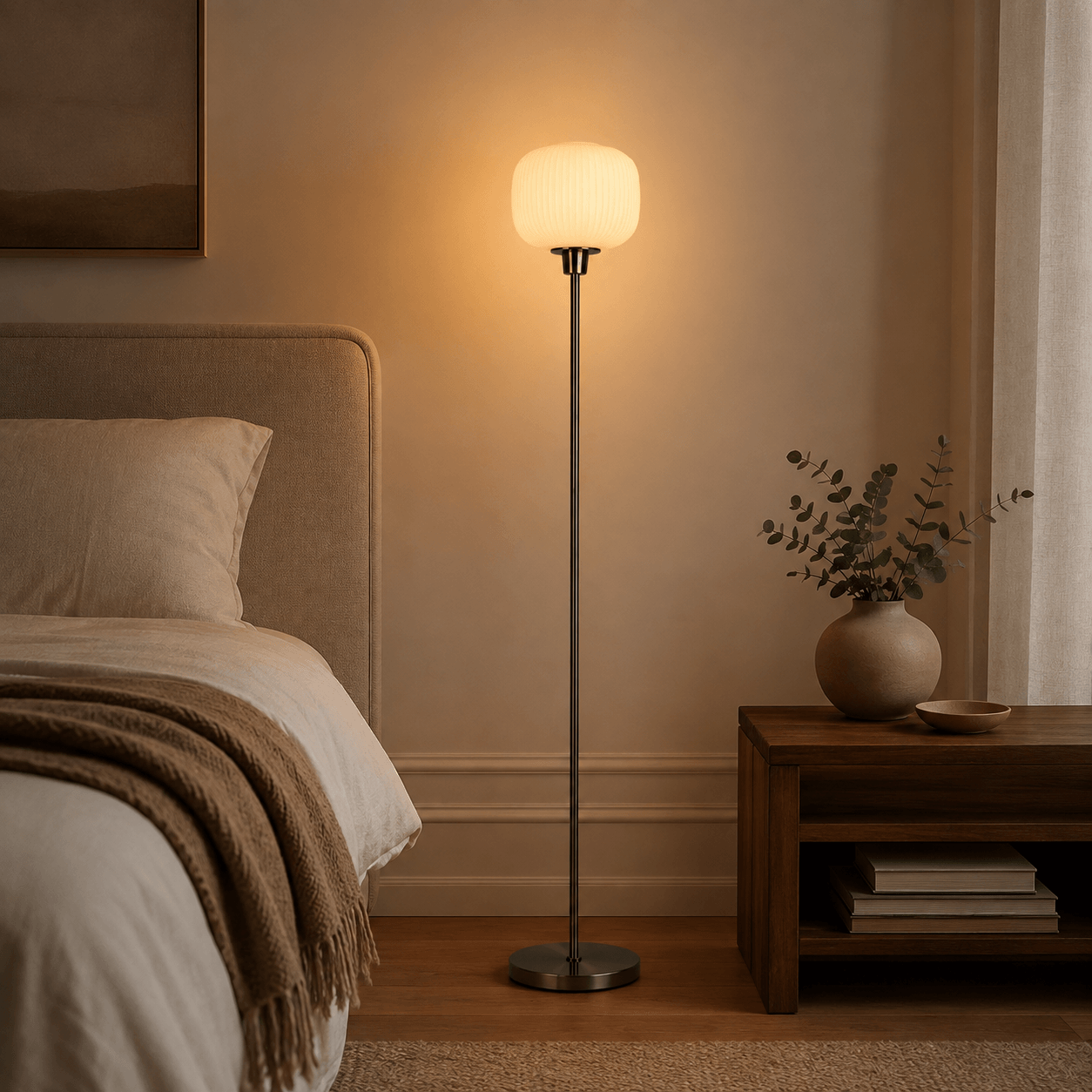 Lampadaire en Verre Strié et Laiton – Éos