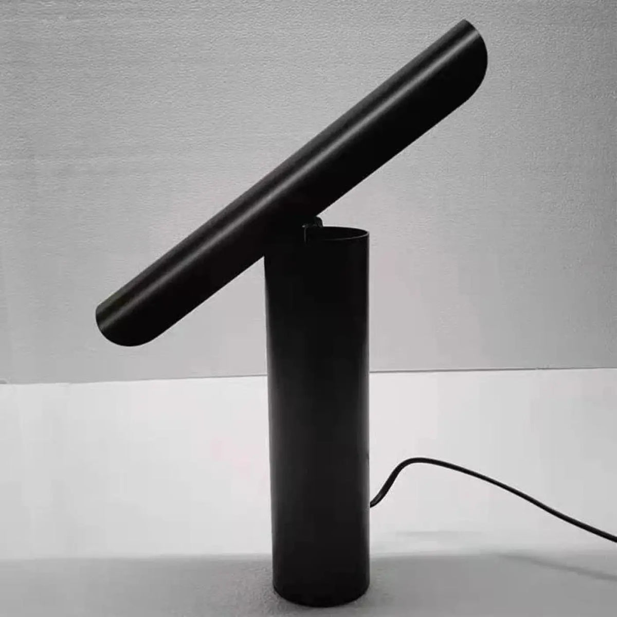 Lampe à Poser Bras Incliné – Déron