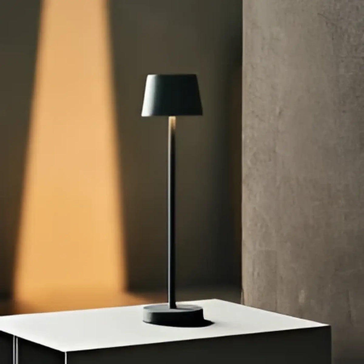 Lampe de Chevet Minimaliste – Zivine