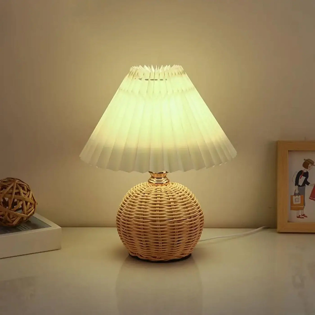 Lampe à Poser en Rotin Tressé – Bivon