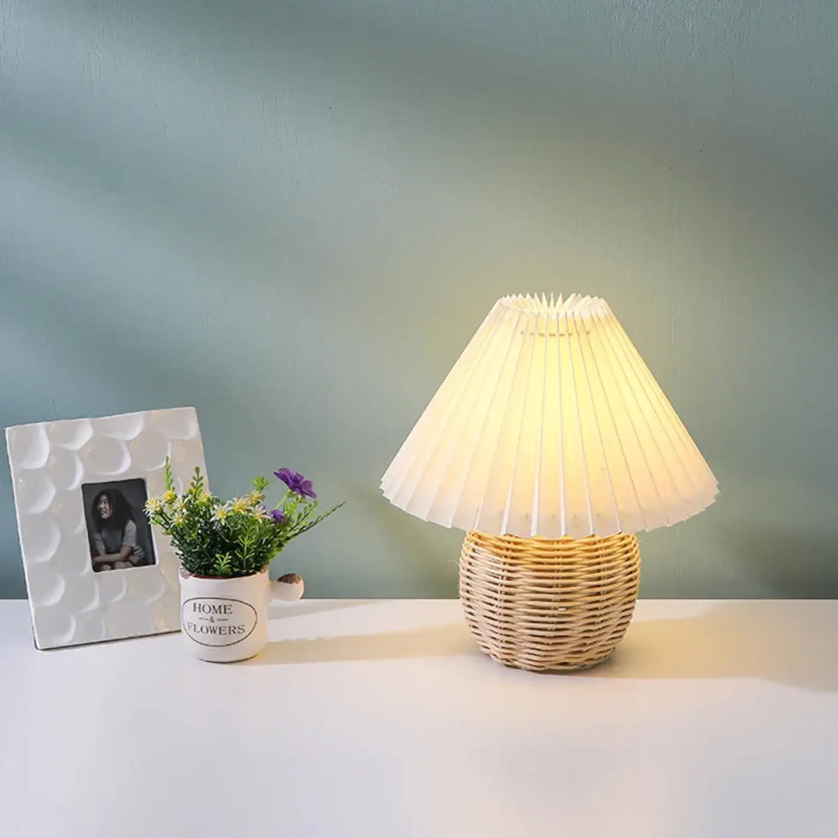 Lampe à Poser en Rotin Tressé – Bivon