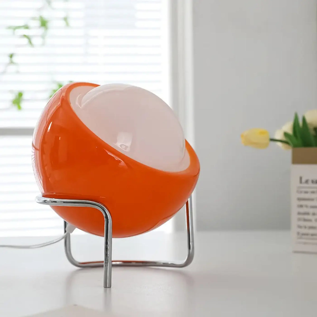 Lampe à Poser Boule Inclinée – Jasine