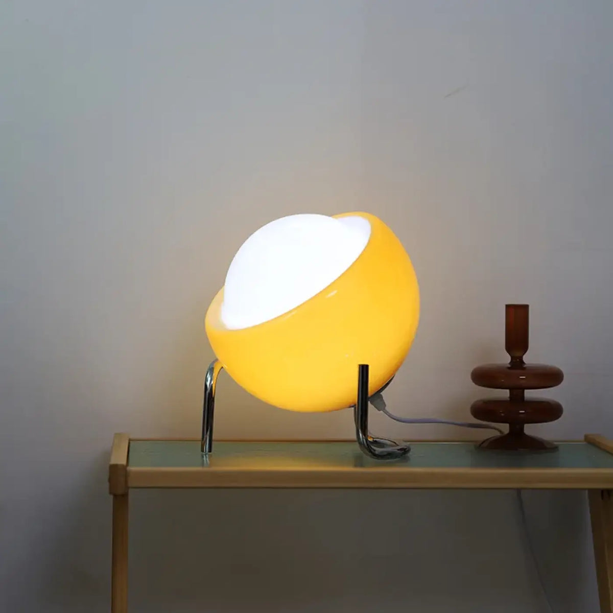 Lampe à Poser Boule Inclinée – Jasine