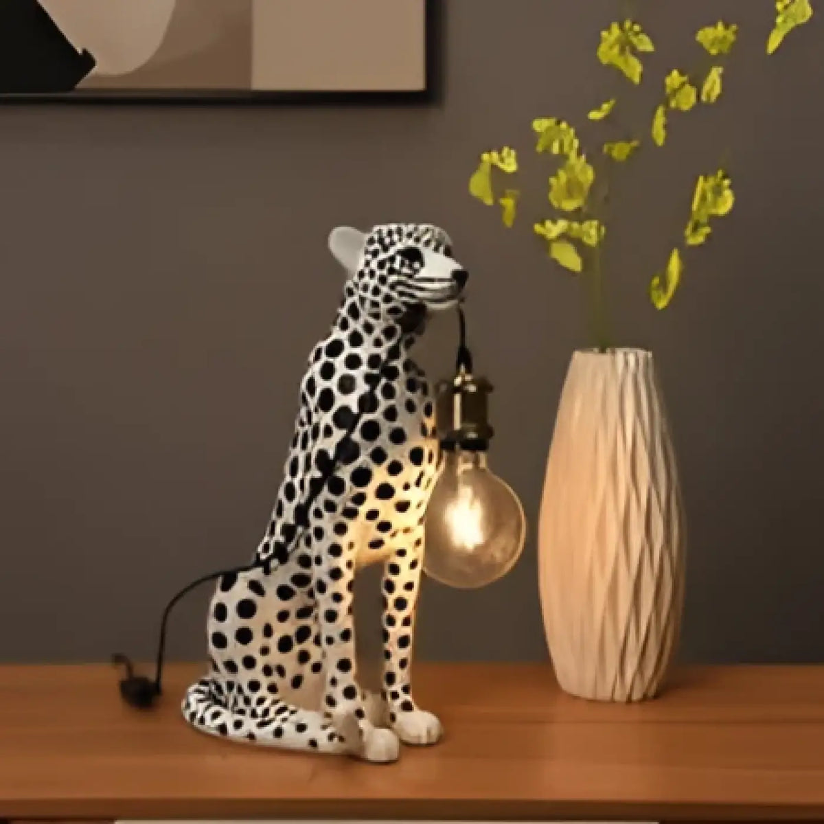 Lampe Léopard avec Ampoule Suspendue – Forine