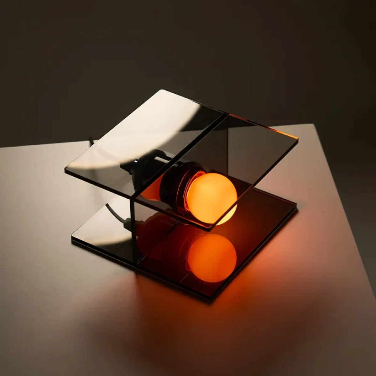 Lampe de Table en Verre Fumé – Zavette
