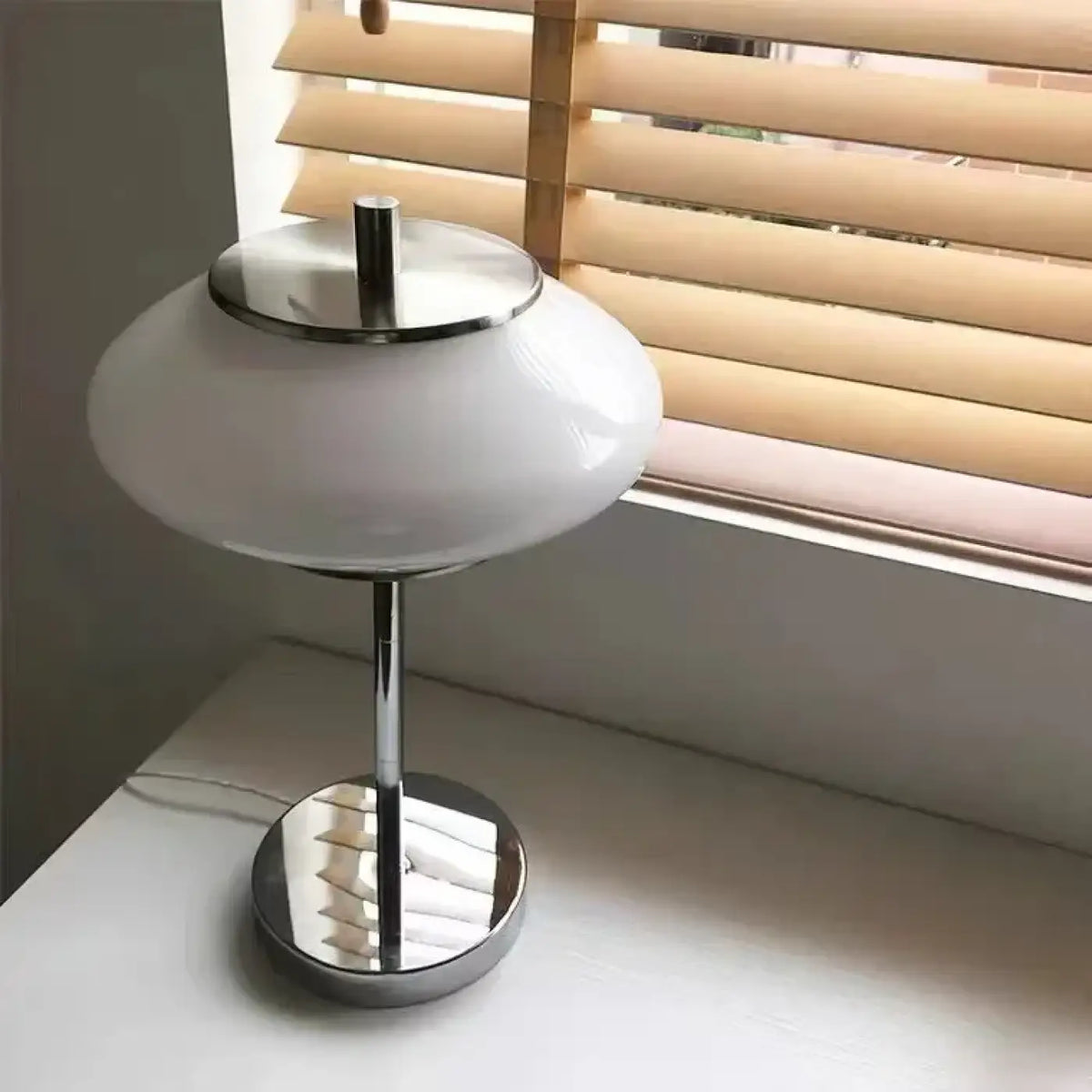 Lampe à Poser Vintage en Verre Blanc – Eman