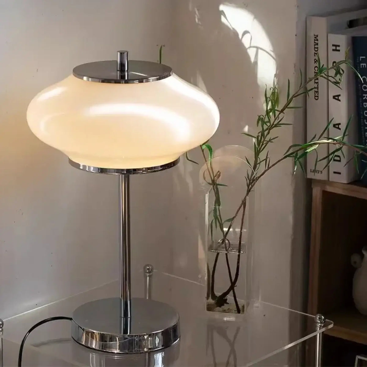 Lampe à Poser Vintage en Verre Blanc – Eman