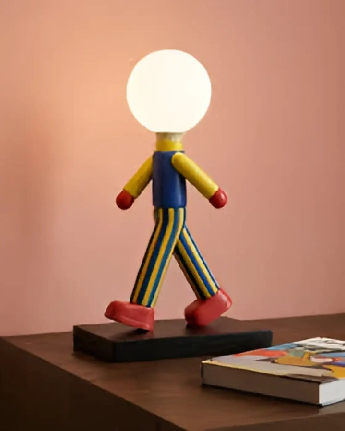 Lampe à Poser Figurine et Globe – Zimine