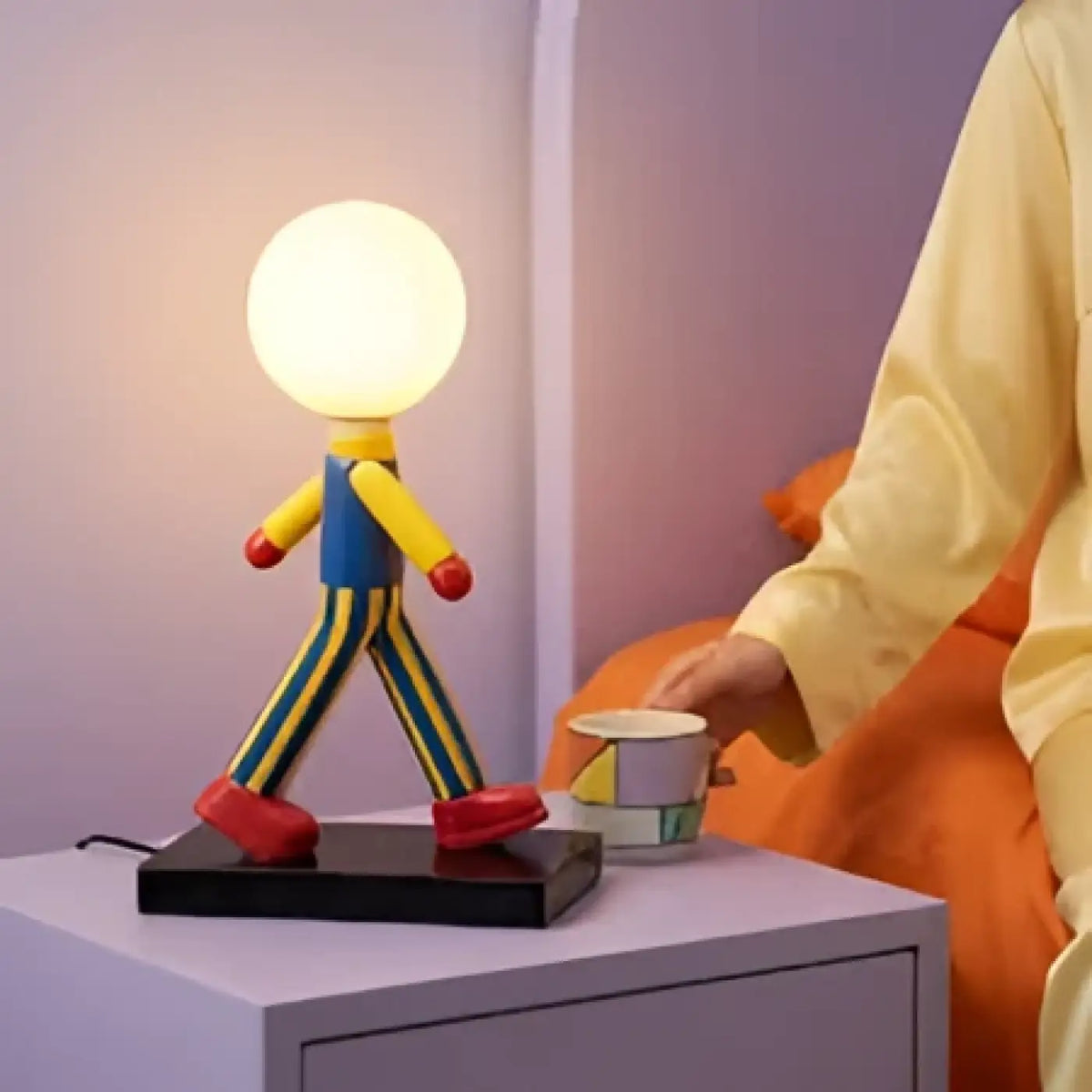 Lampe à Poser Figurine et Globe – Zimine