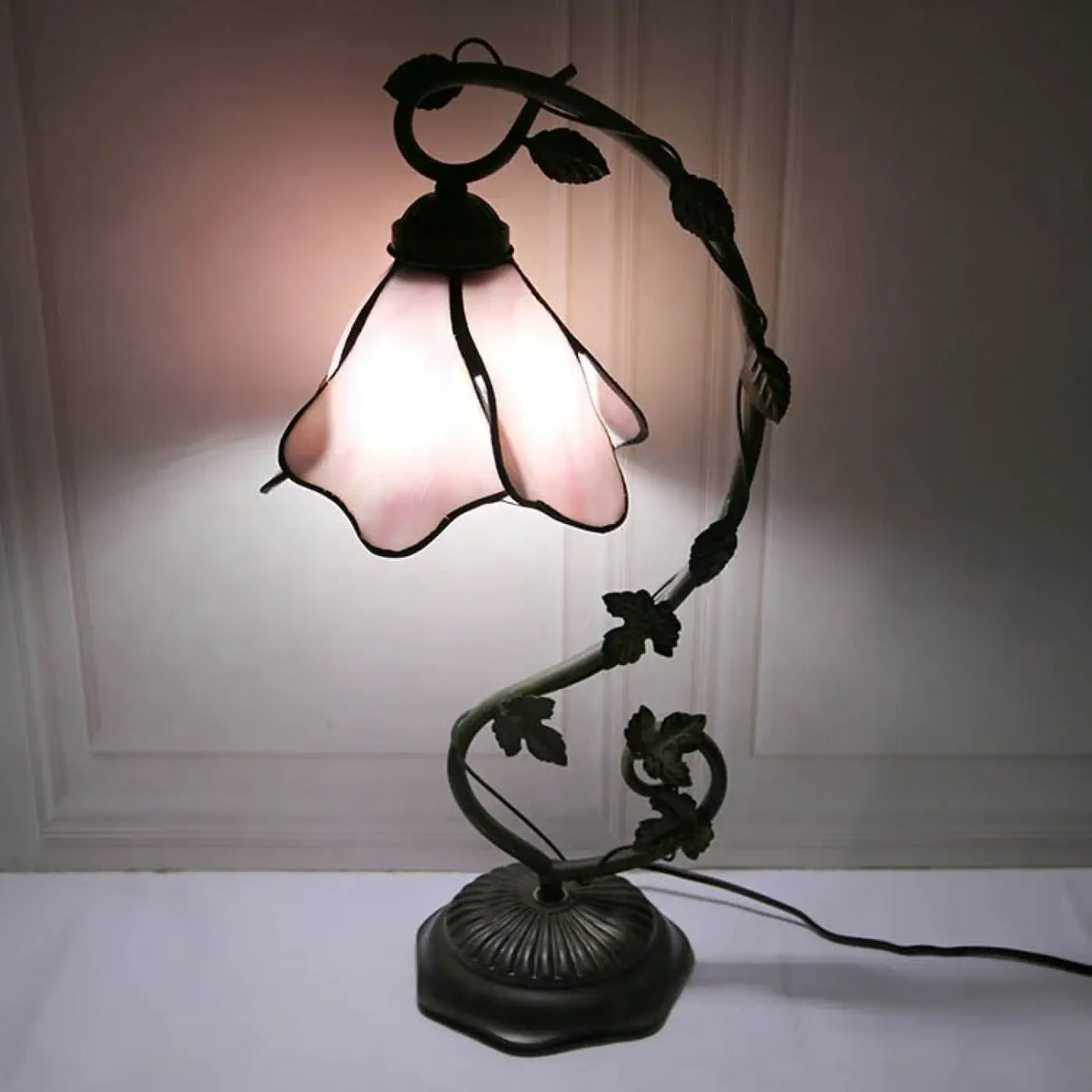 Lampe Fleur en Verre Dépoli – Jomis