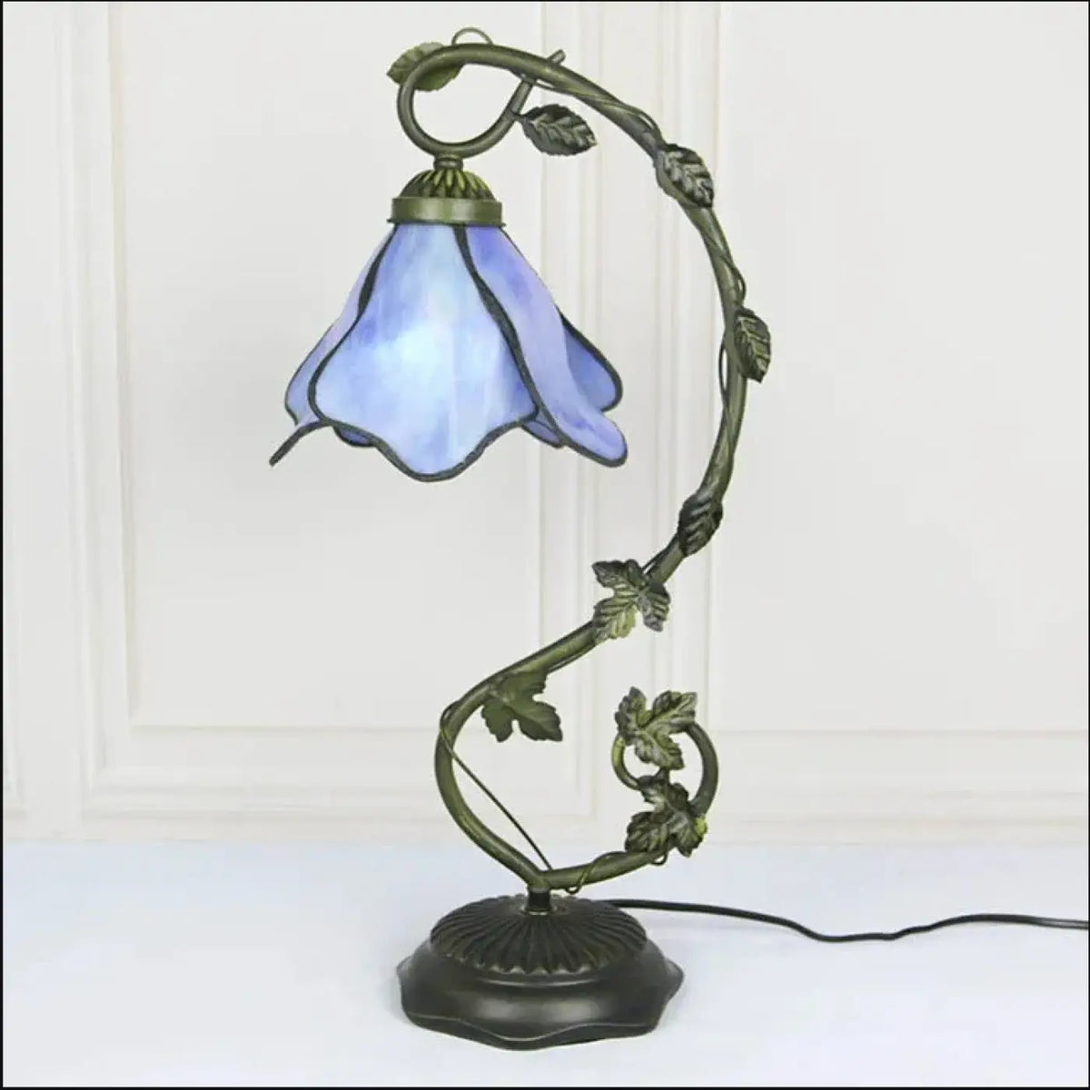 Lampe Fleur en Verre Dépoli – Jomis
