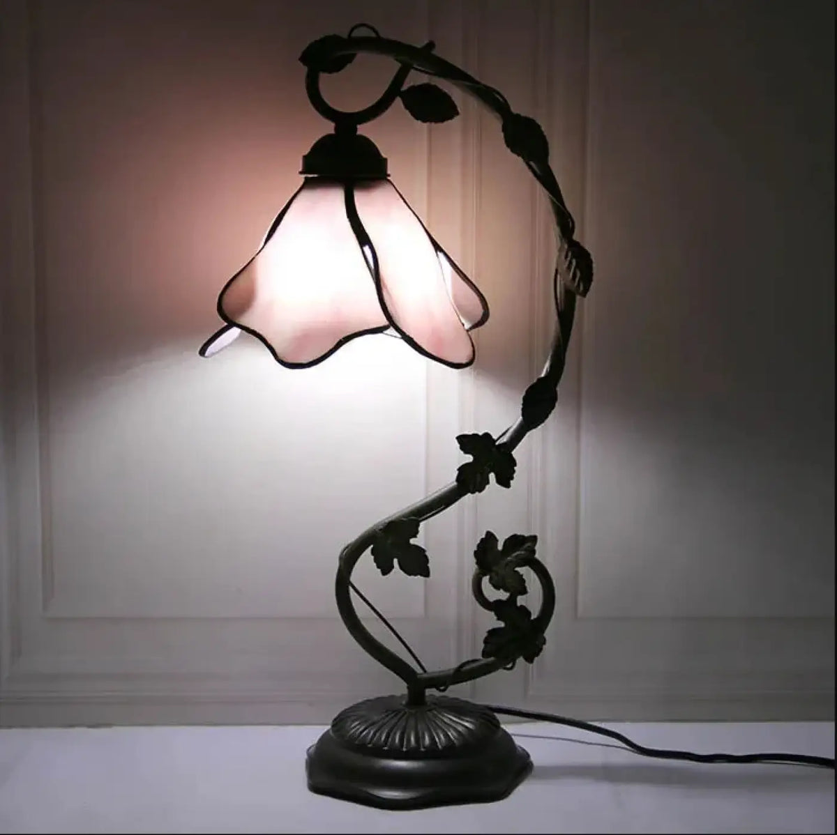 Lampe Fleur en Verre Dépoli – Jomis