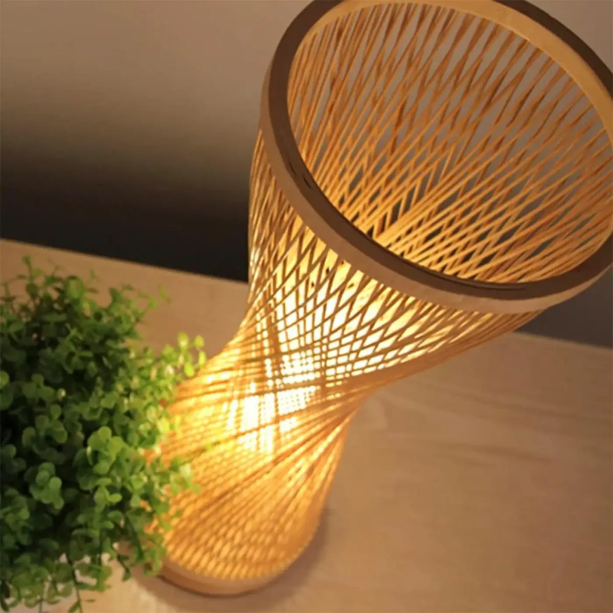 Lampe à Poser en Rotin Torsadé – Fovelle