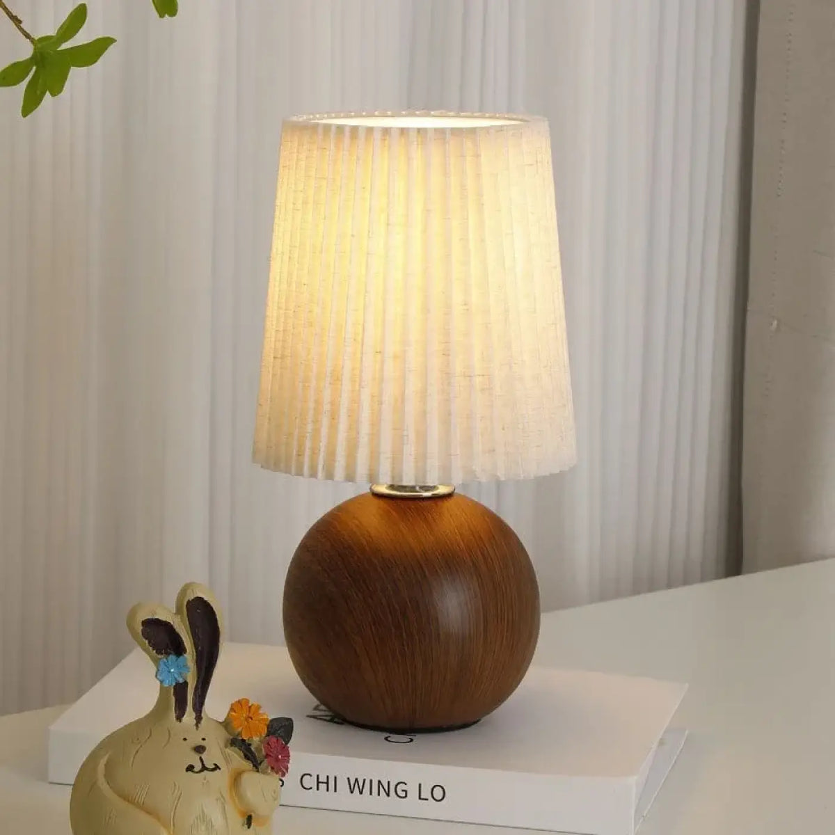 Lampe Tissu Plissé et Bois – Zasine