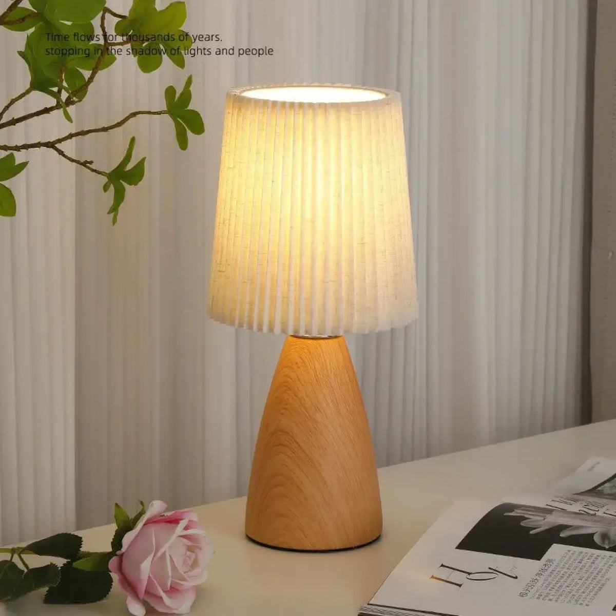 Lampe Tissu Plissé et Bois – Zasine