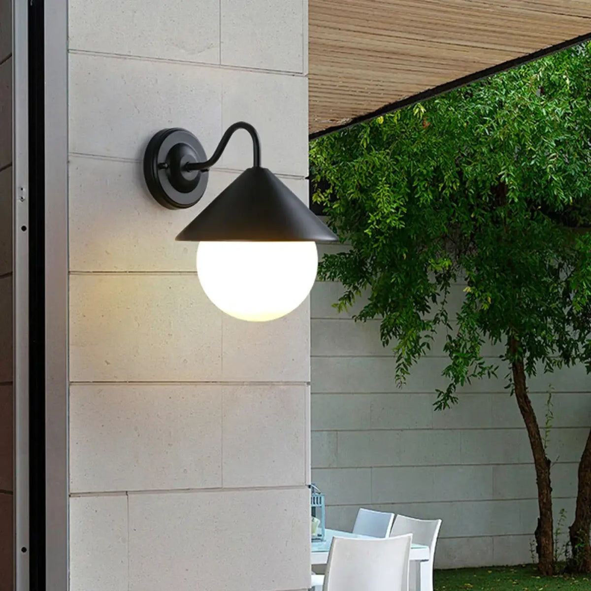 Luminaire Extérieur Noir et Verre Blanc – Liselle