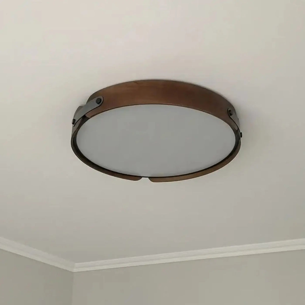 Plafonnier Rond Bois Façon Sellerie – Zasio