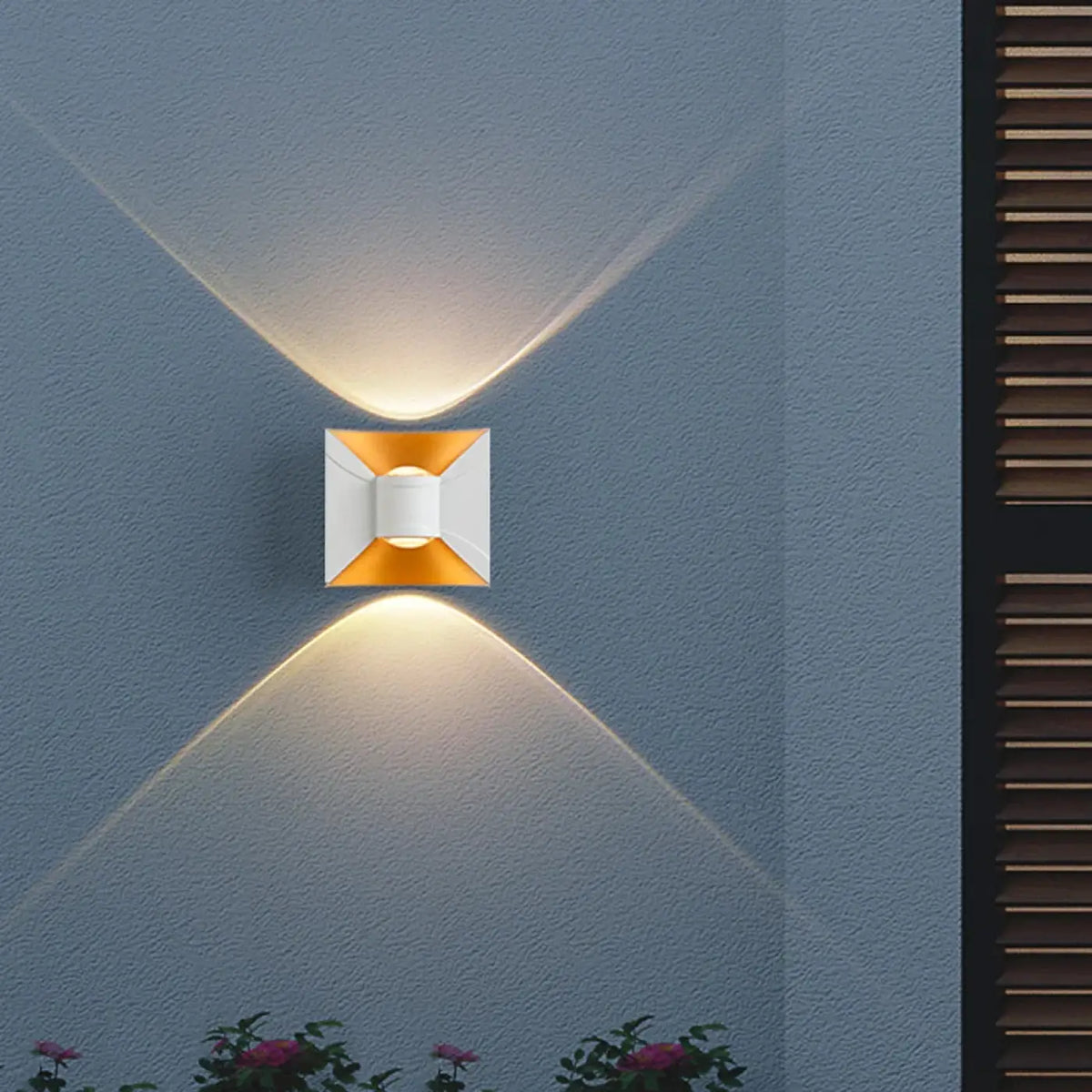Applique Extérieure Incurvée en Aluminium – Merel