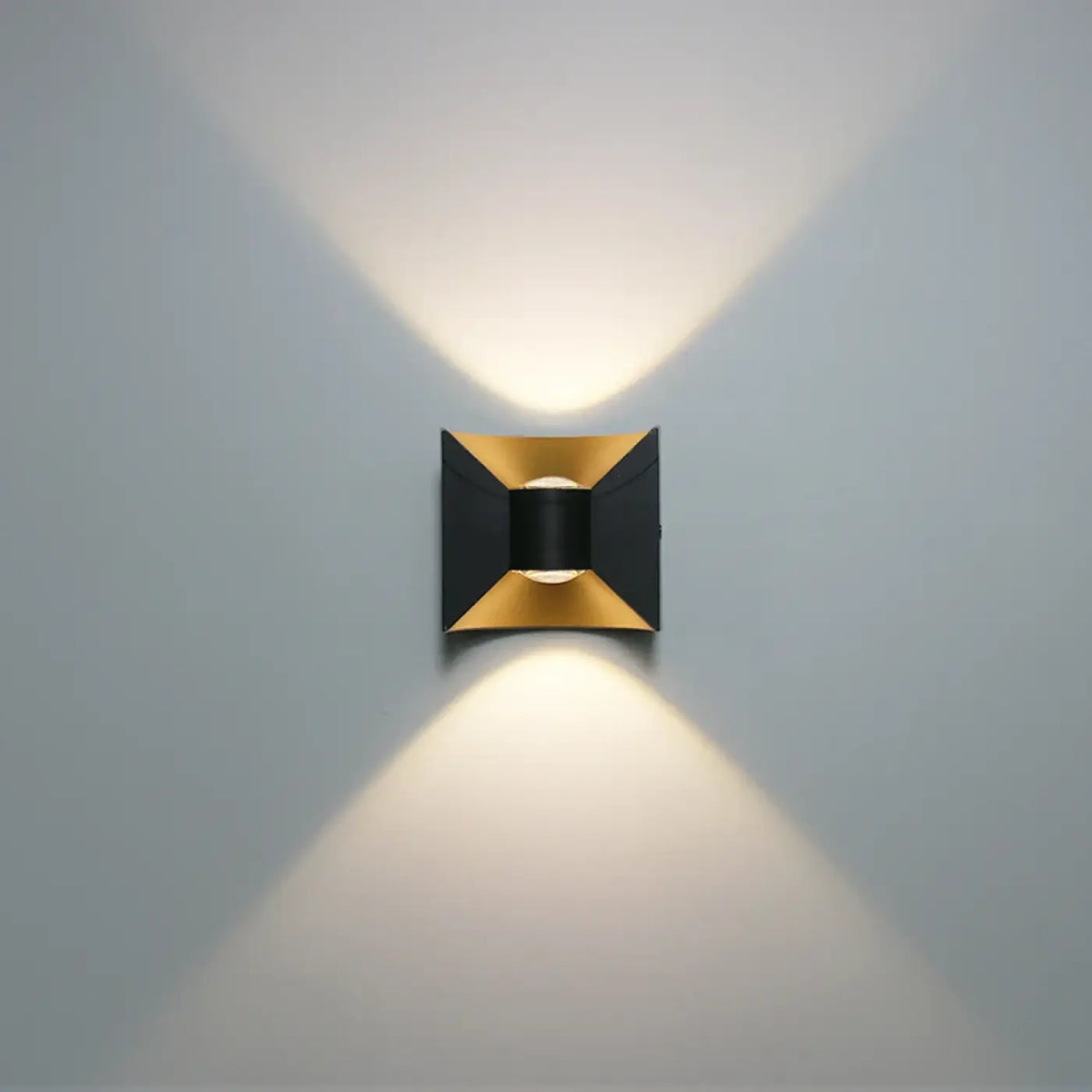 Applique Extérieure Incurvée en Aluminium – Merel
