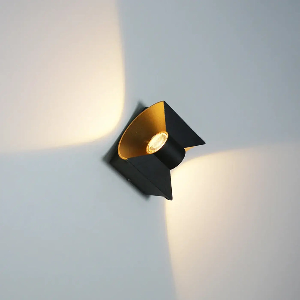Applique Extérieure Incurvée en Aluminium – Merel