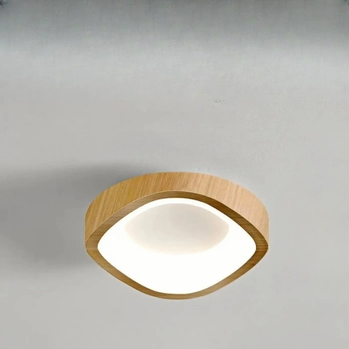 Plafonnier en Bois Organique – Tomel
