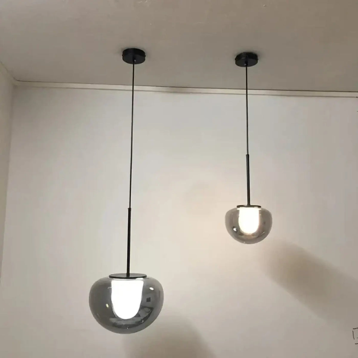 Suspension Boule en Verre Fumé Moderne – Fosia