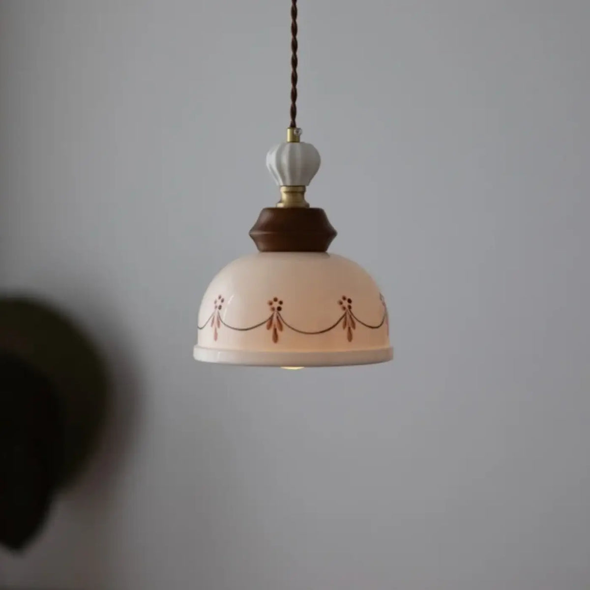 Suspension en Céramique Blanche Florale – Rosia