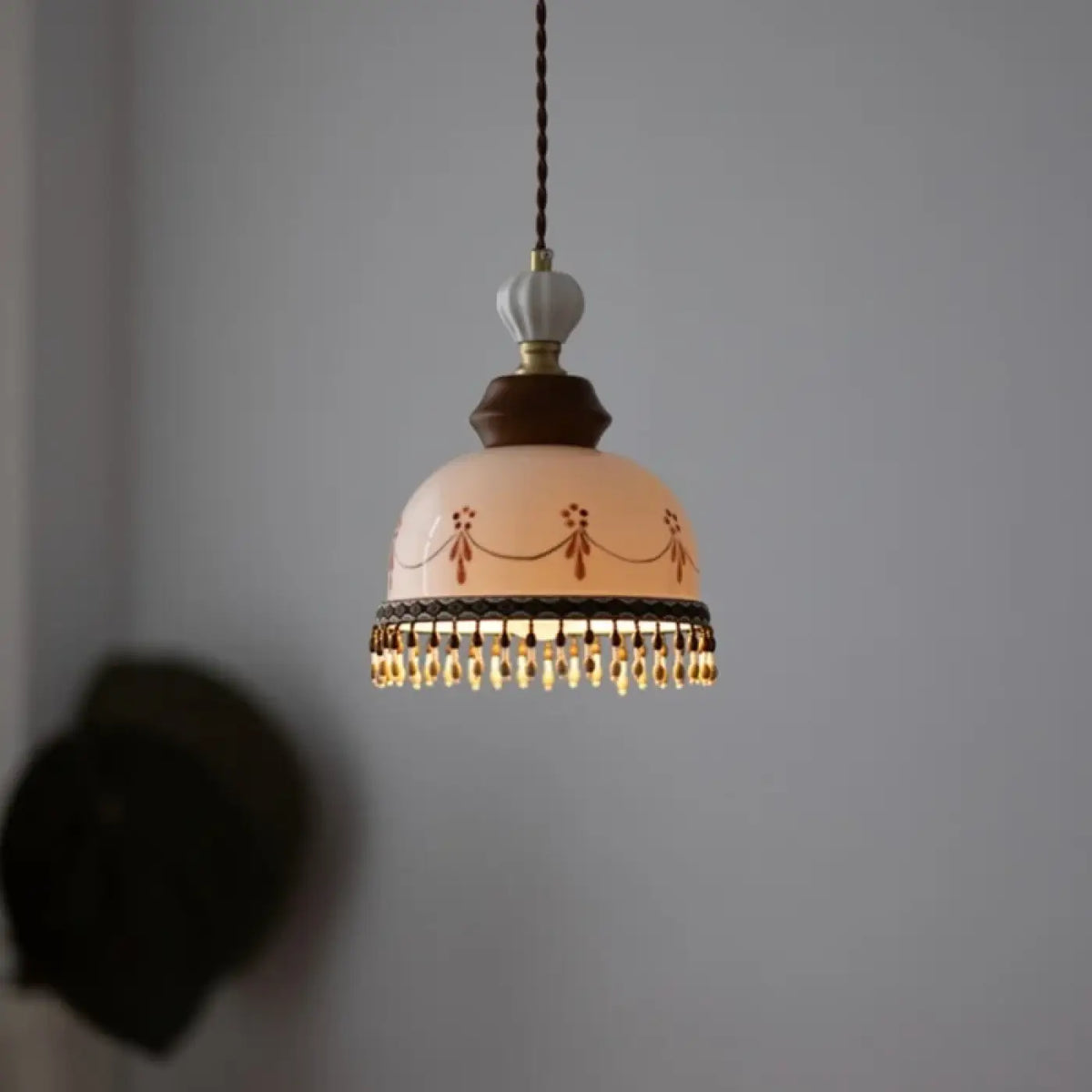 Suspension en Céramique Blanche Florale – Rosia