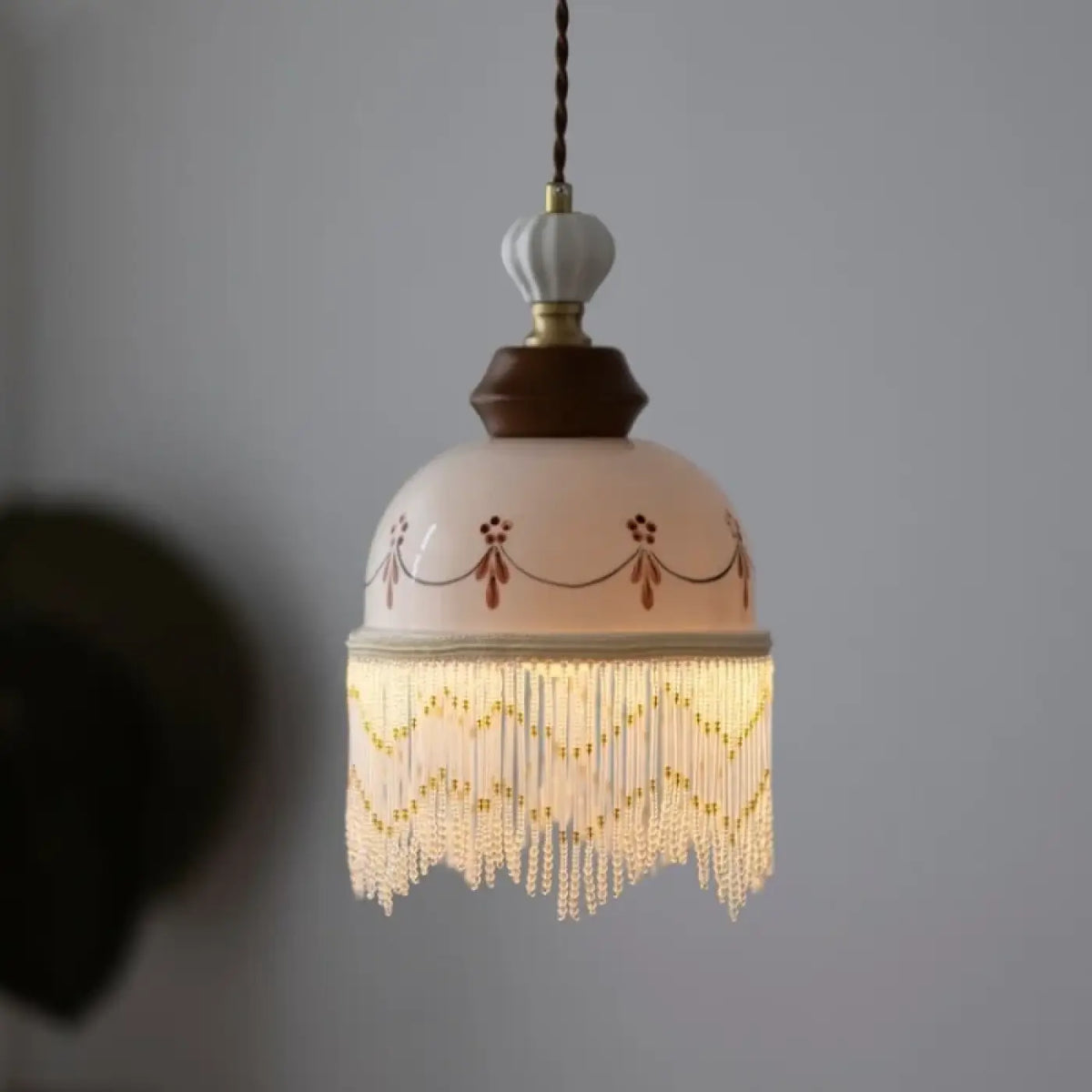 Suspension en Céramique Blanche Florale – Rosia