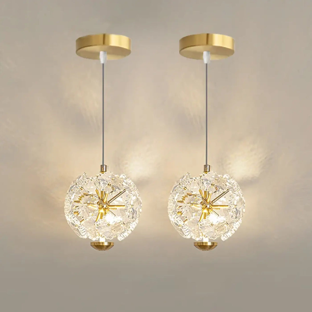 Suspension en Cristal et Structure Dorée – Dério