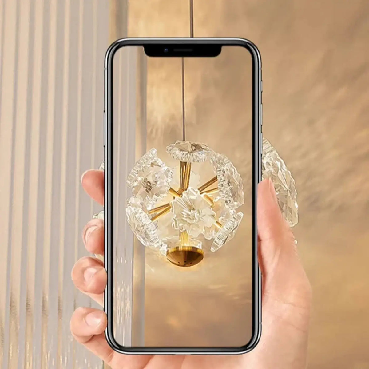 Suspension en Cristal et Structure Dorée – Dério