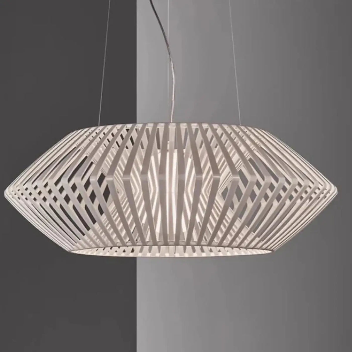 Suspension Ajourée en Bois – Ridia