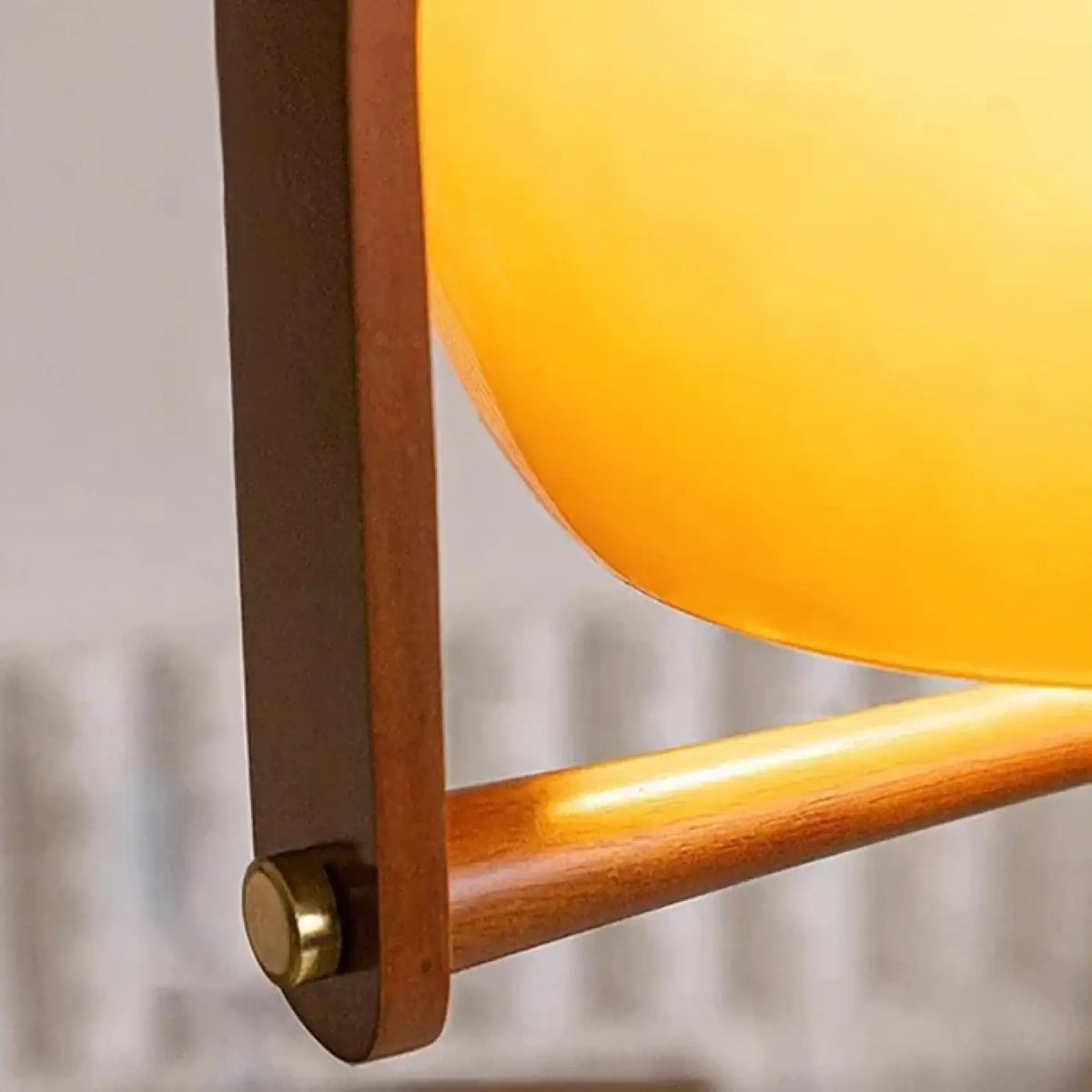 Suspension Demi-Sphère Ambre et Métal Noir – Lémia