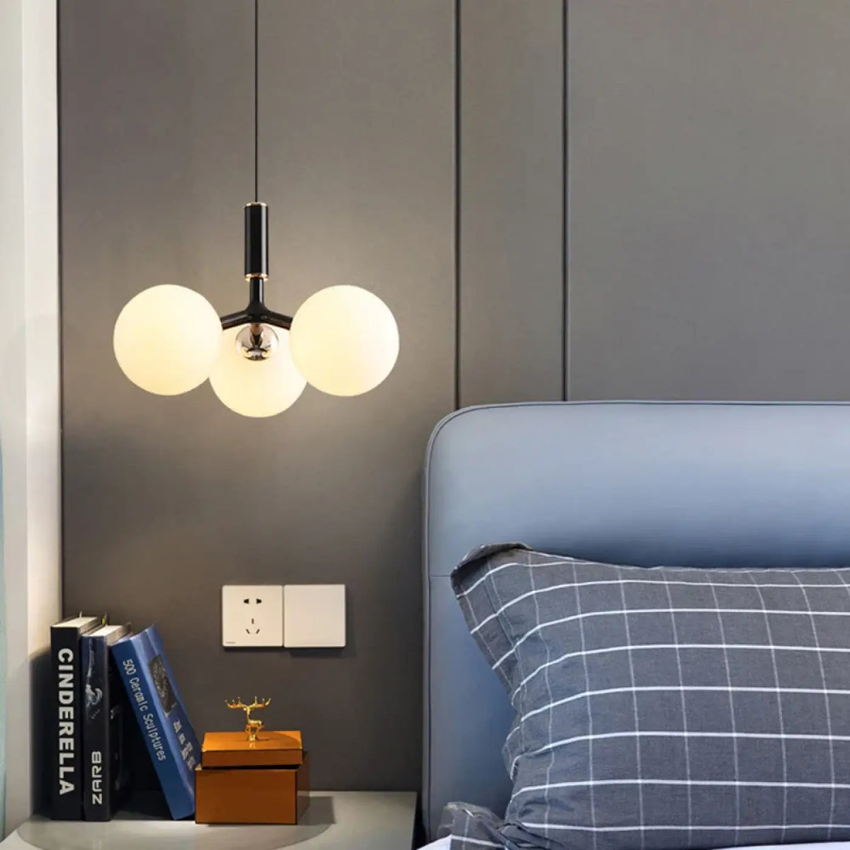 Suspension Trois Globes en Verre Opalin – Birelle