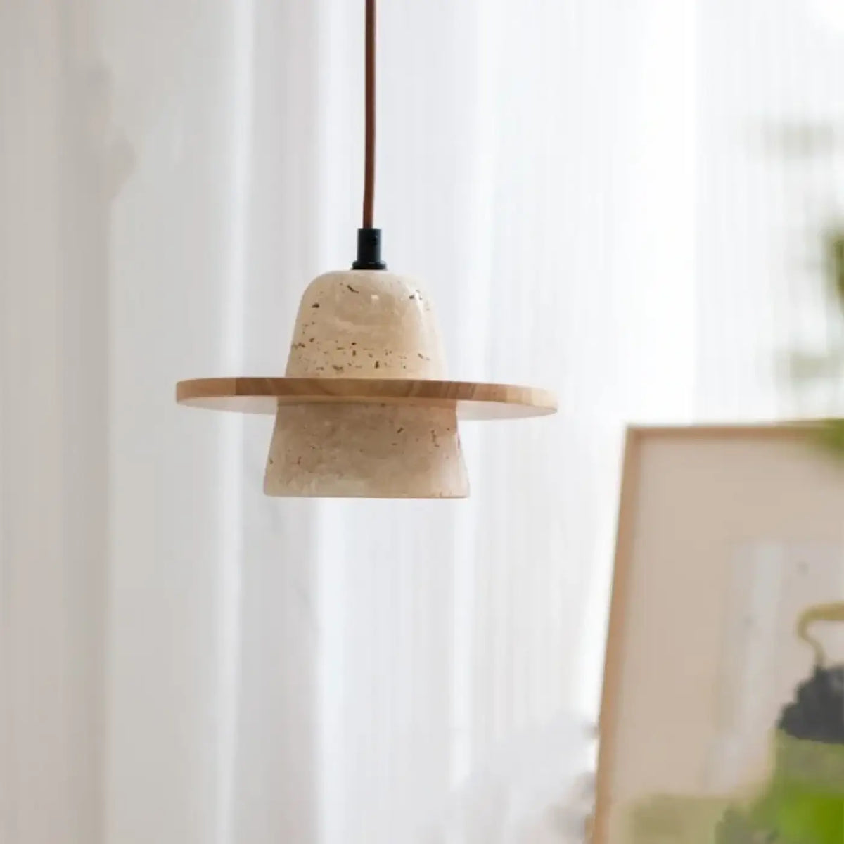 Suspension en Travertin et Bois Clair – Mavine