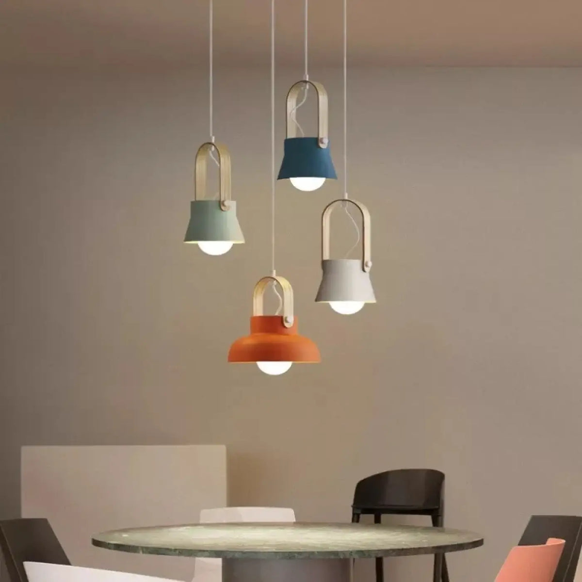 Suspension Scandinave Colorée avec Détail Bois – Roson
