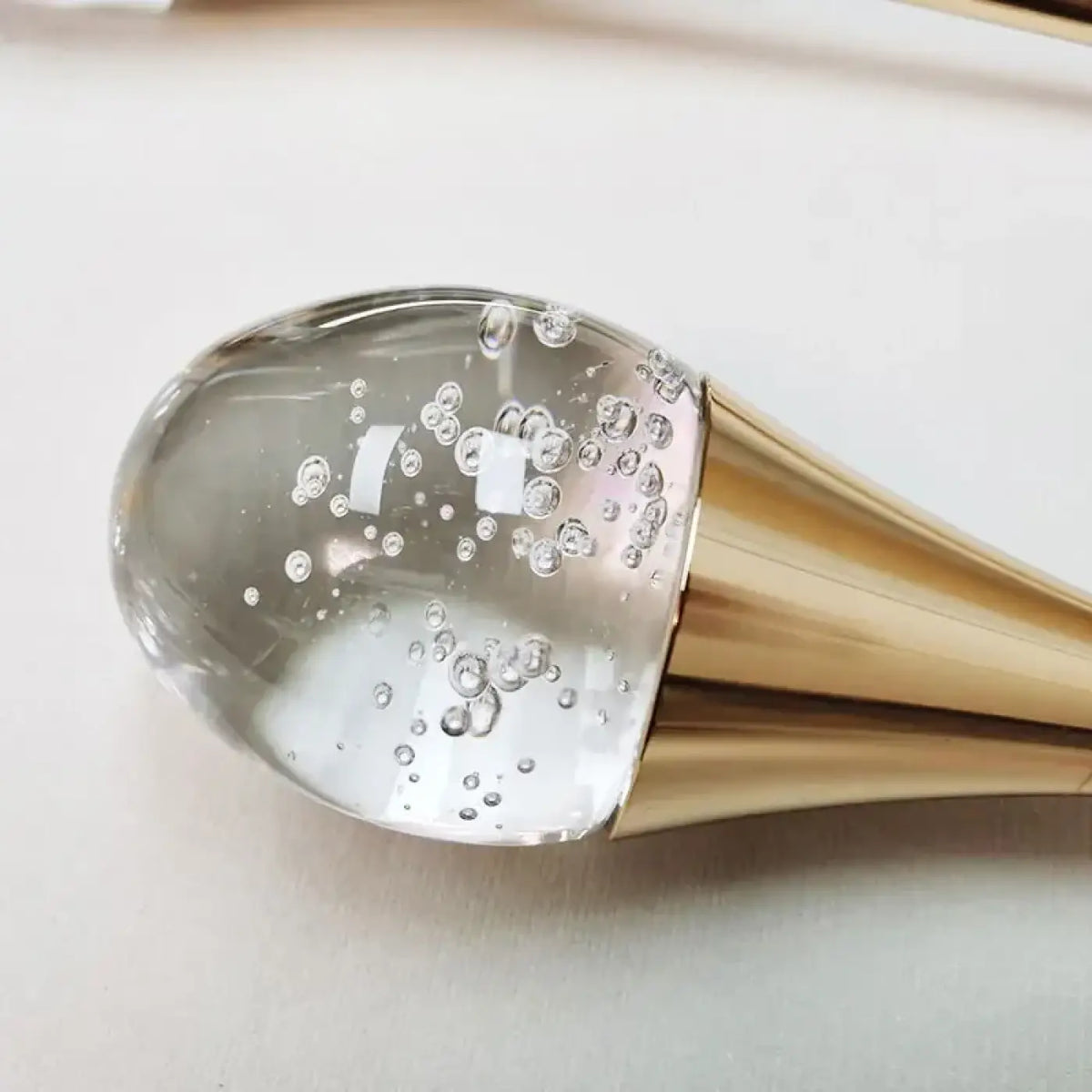 Suspension Goutte Dorée Élégante – Lamo
