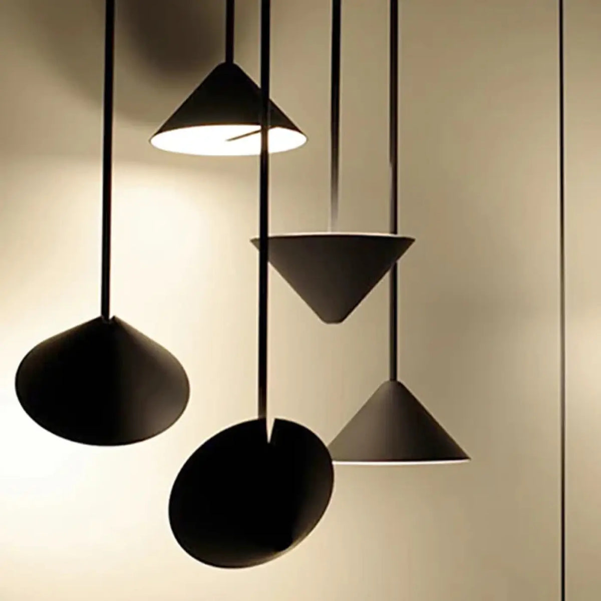 Suspension LED Acrylique et Cadre Noir – Noris