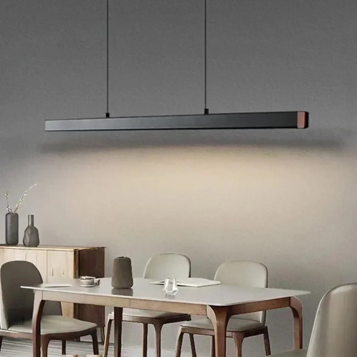 Suspension Linéaire Noire Minimaliste – Bovon