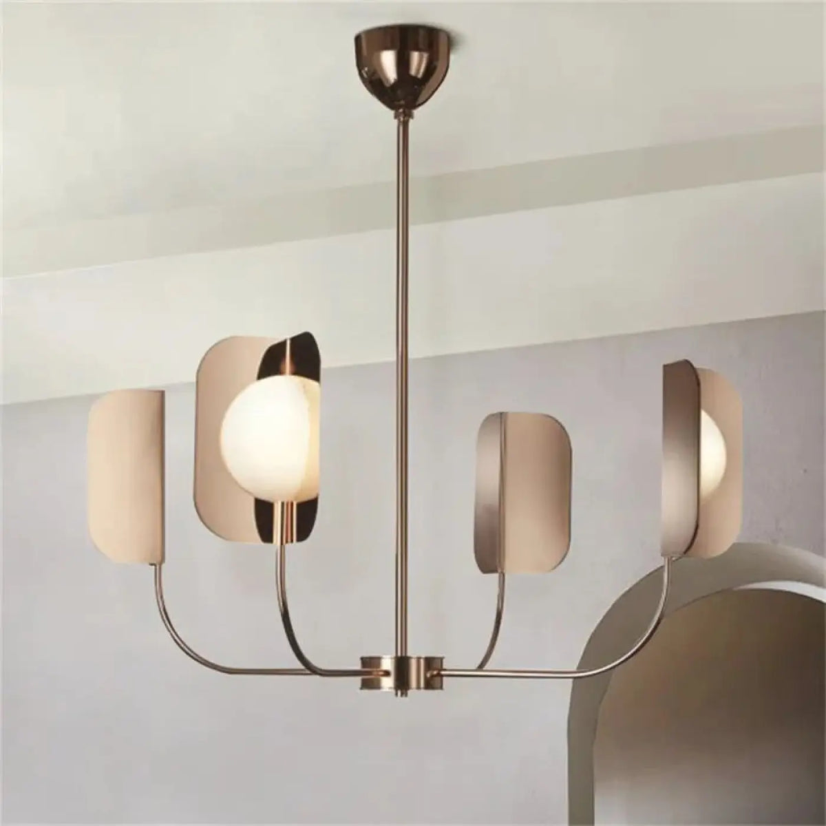 Suspension Art Déco Dorée à Globes Opalins – Limine