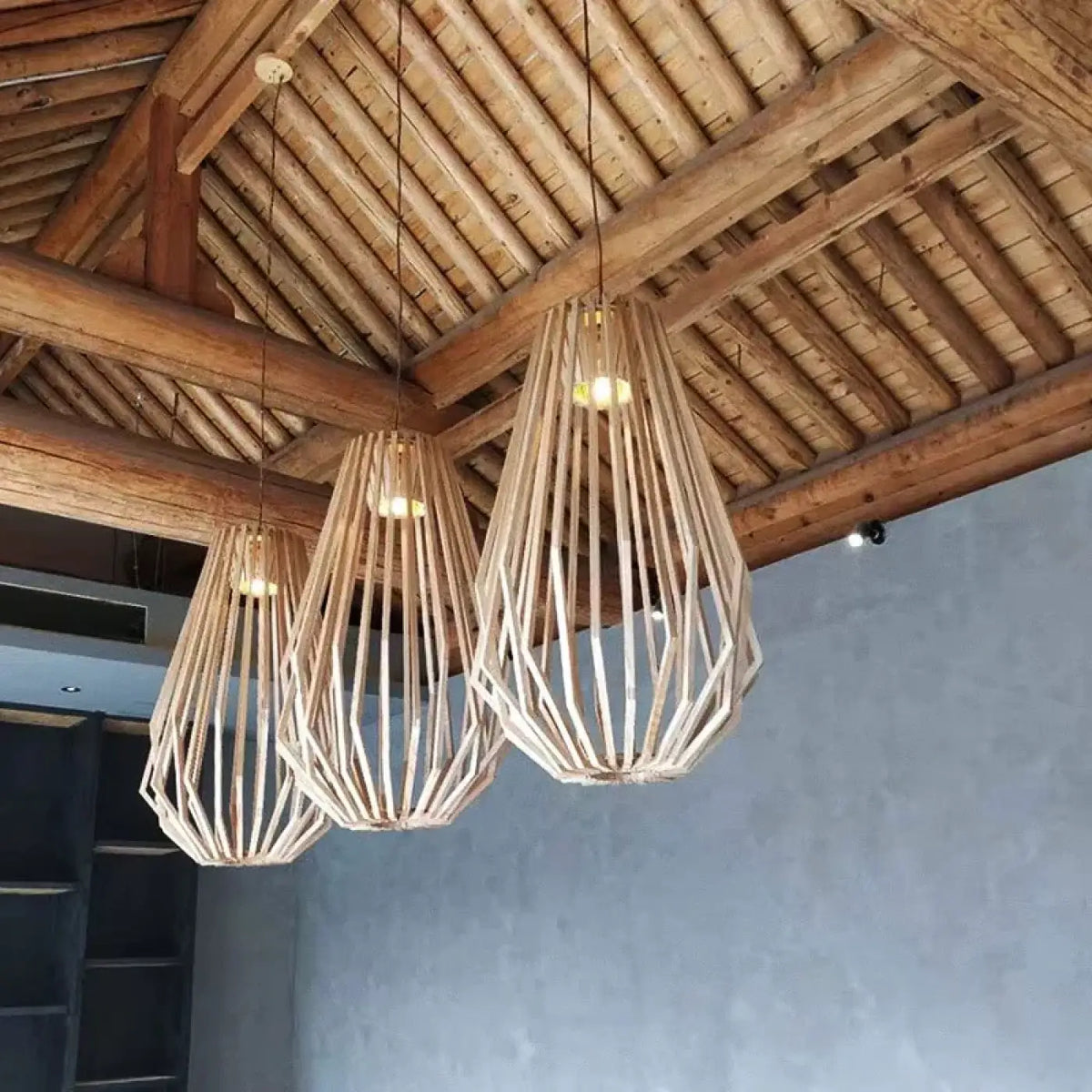 Suspension Géométrique en Bois Naturel – Norel