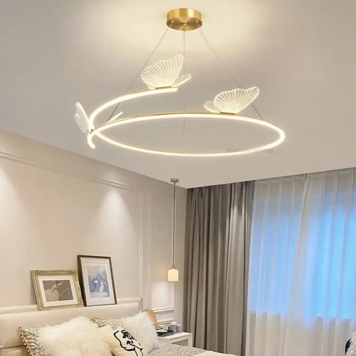 Suspension LED Anneau et Papillons Dorés – Rinon