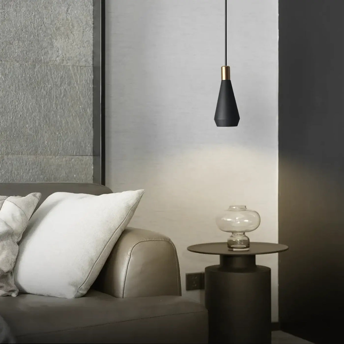 Suspension Conique Noire ou Blanche – Miron