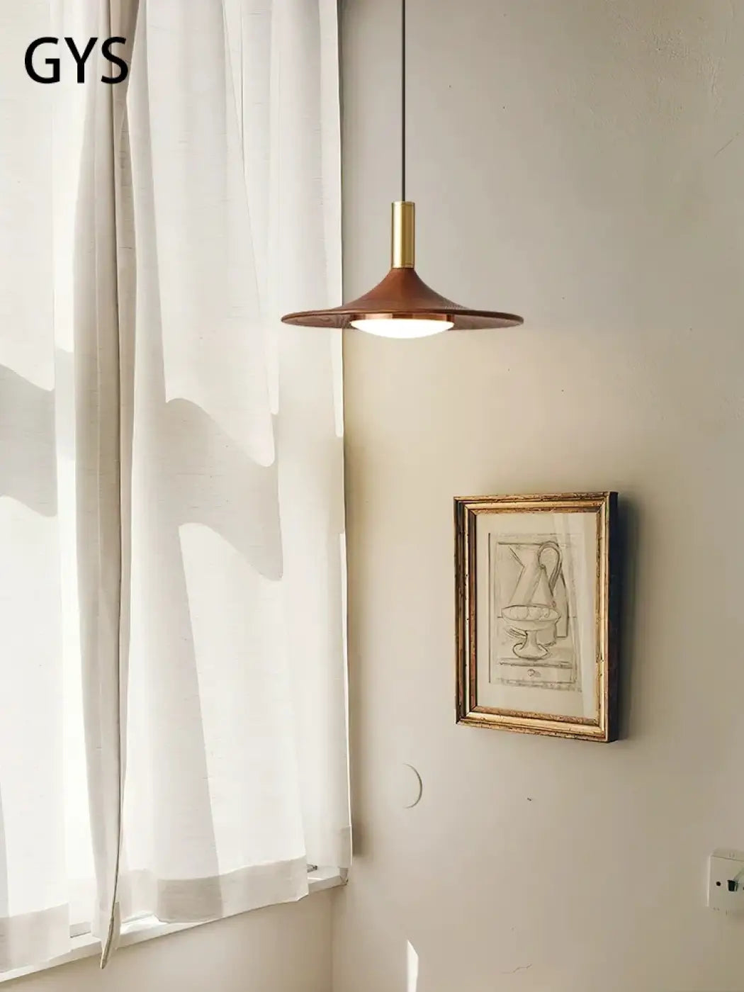 Suspension Contemporaine Élancée en Métal – Dovio