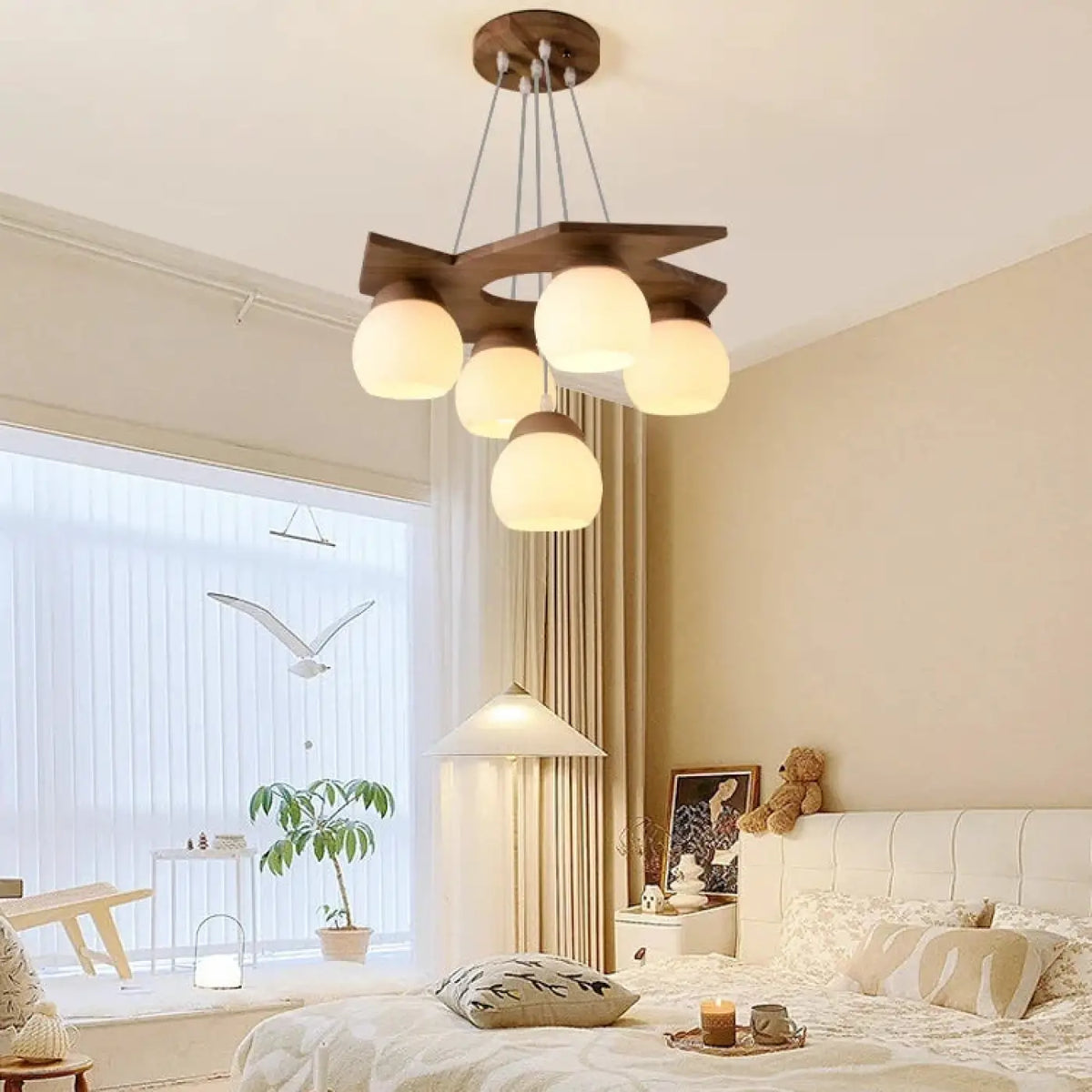 Suspension en Bois et Globes Opalins – Plisa