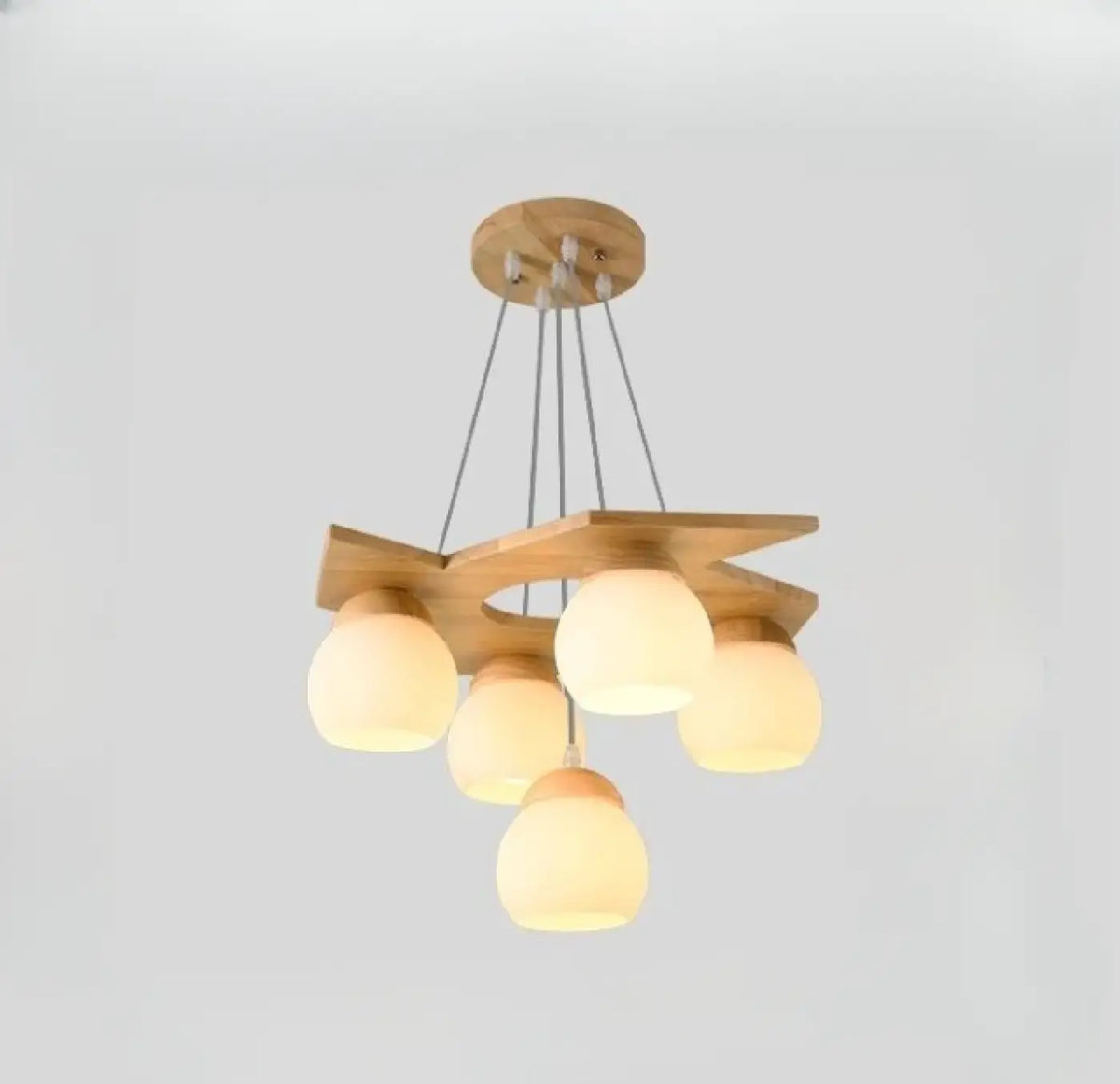 Suspension en Bois et Globes Opalins – Plisa