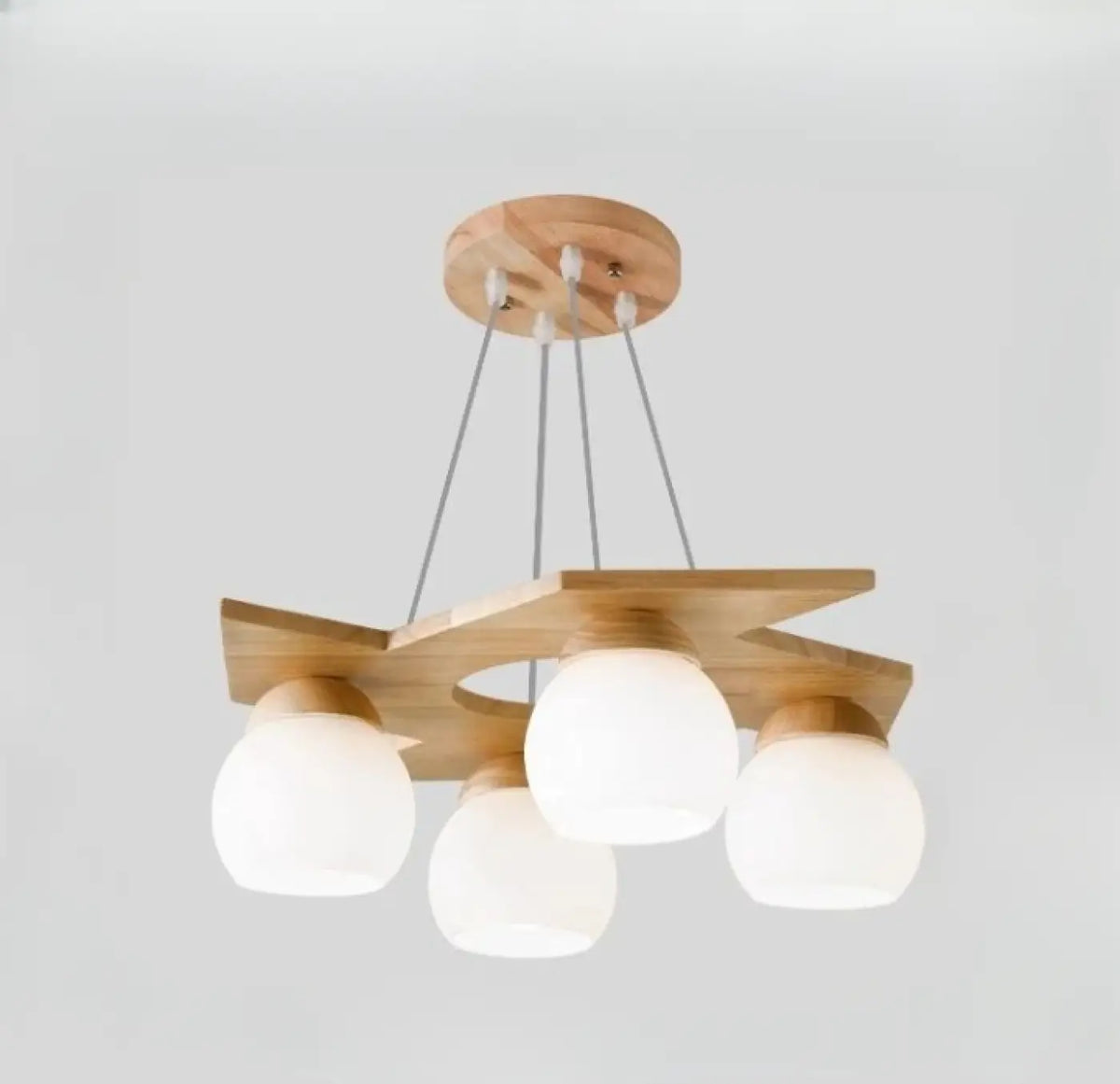 Suspension en Bois et Globes Opalins – Plisa
