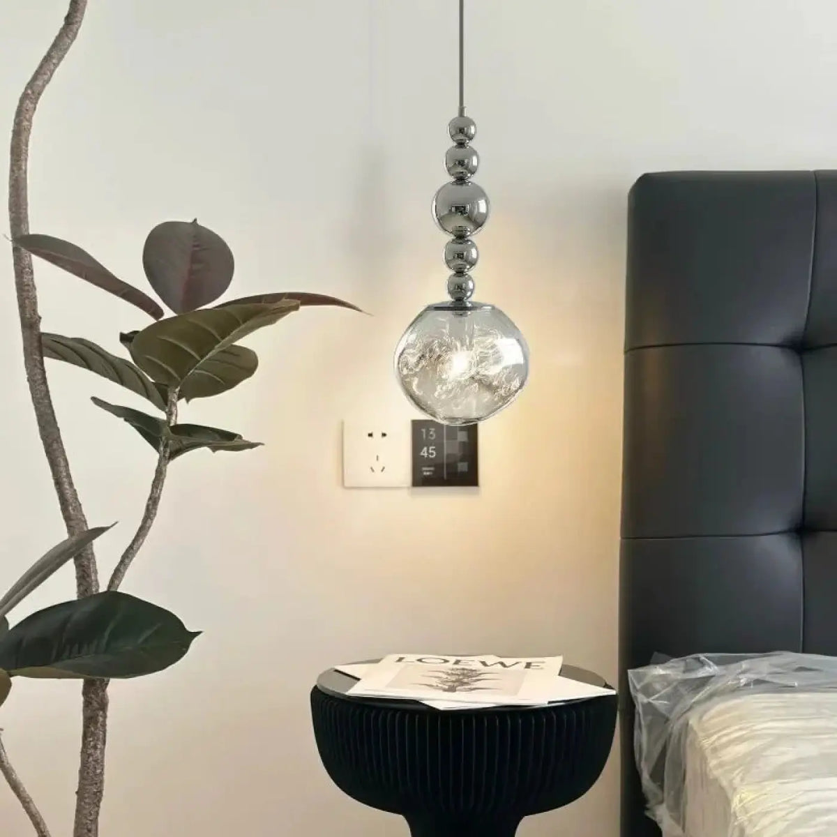 Suspension en Métal Chromé et Verre Opalin – Flevo