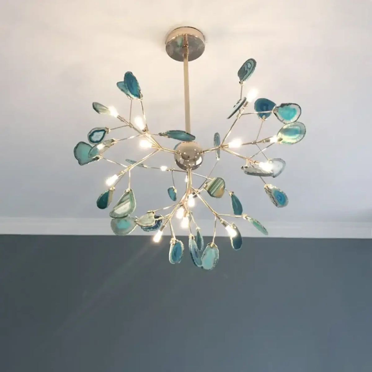 Suspension Dorée à Feuilles Bleues – Jédine